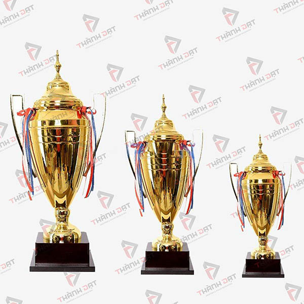 Cúp đồng thường được dùng làm phần thưởng tôn vinh hoặc biểu tượng trao giải trong các cuộc thi, sự kiện, giải đấu thể thao