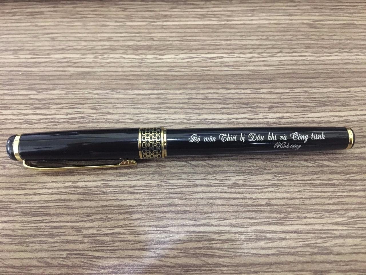 Bút kim loại khắc